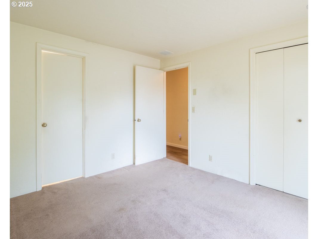 4631 Daisy Street Springfield, OR 97478 - Photo 22 of 46 a view of an empty room