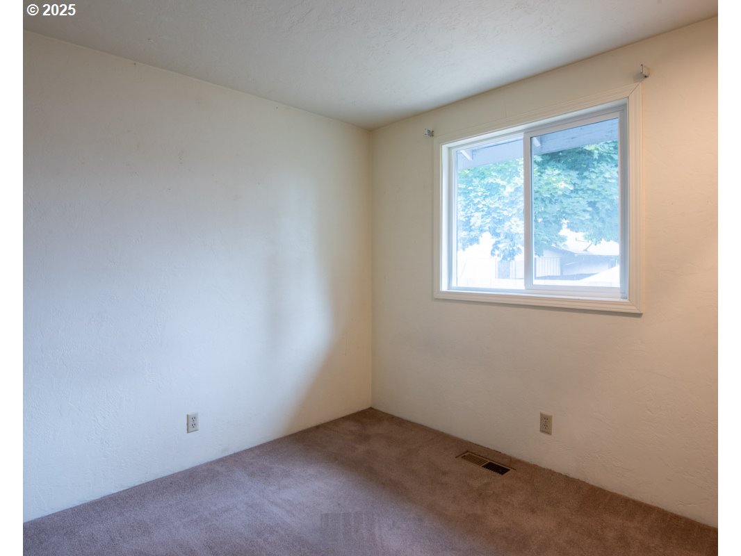 4631 Daisy Street Springfield, OR 97478 - Photo 28 of 46 an empty room with a window