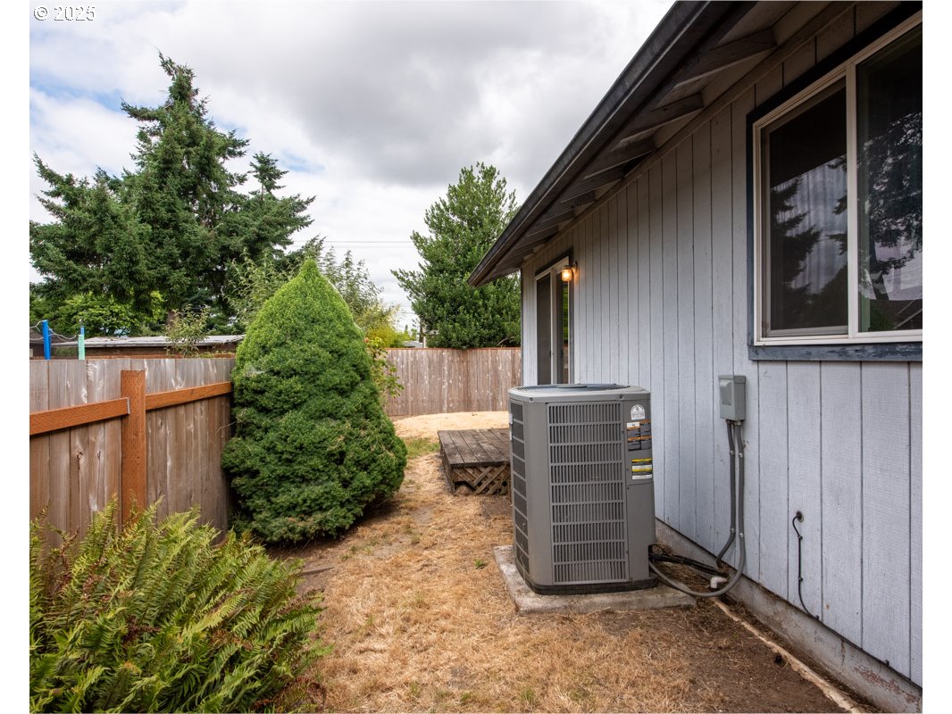 4631 Daisy Street Springfield, OR 97478 - Photo 41 of 46