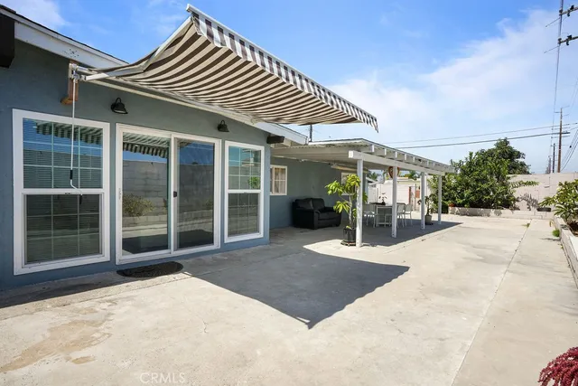 a view of a house with porch and sitting area