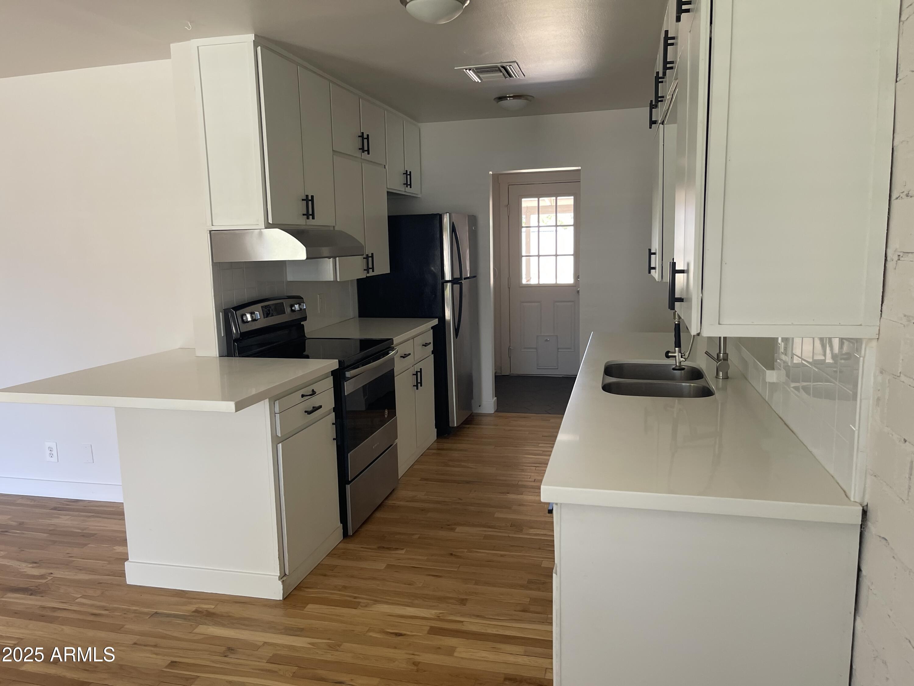 106 East Linda Lane Gilbert, AZ 85234 - Photo 8 of 21 a kitchen with sink a stove and refrigerator