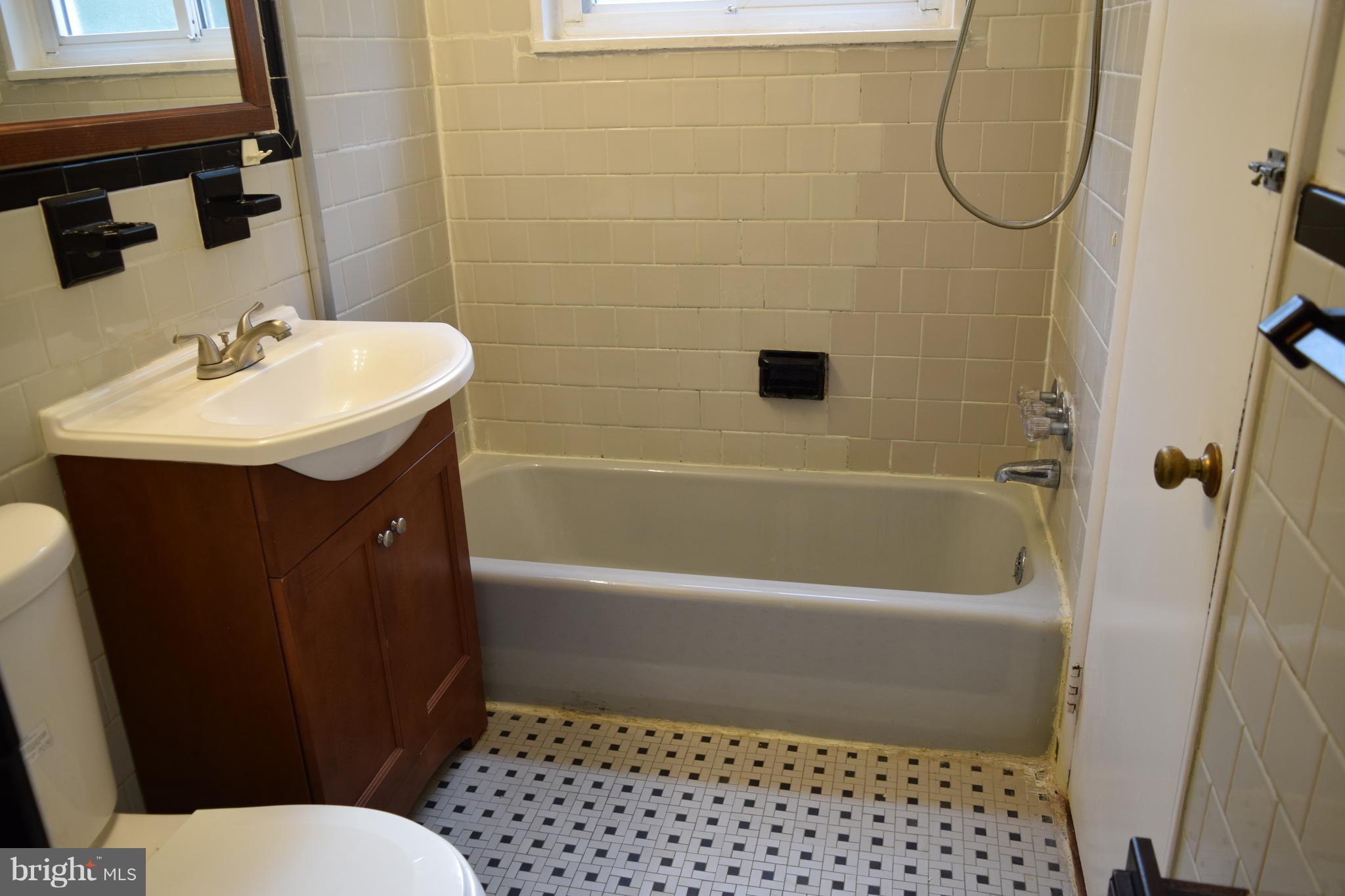 6817 Decatur Street Hyattsville, MD 20784 - Photo 14 of 30 Main Level Bath