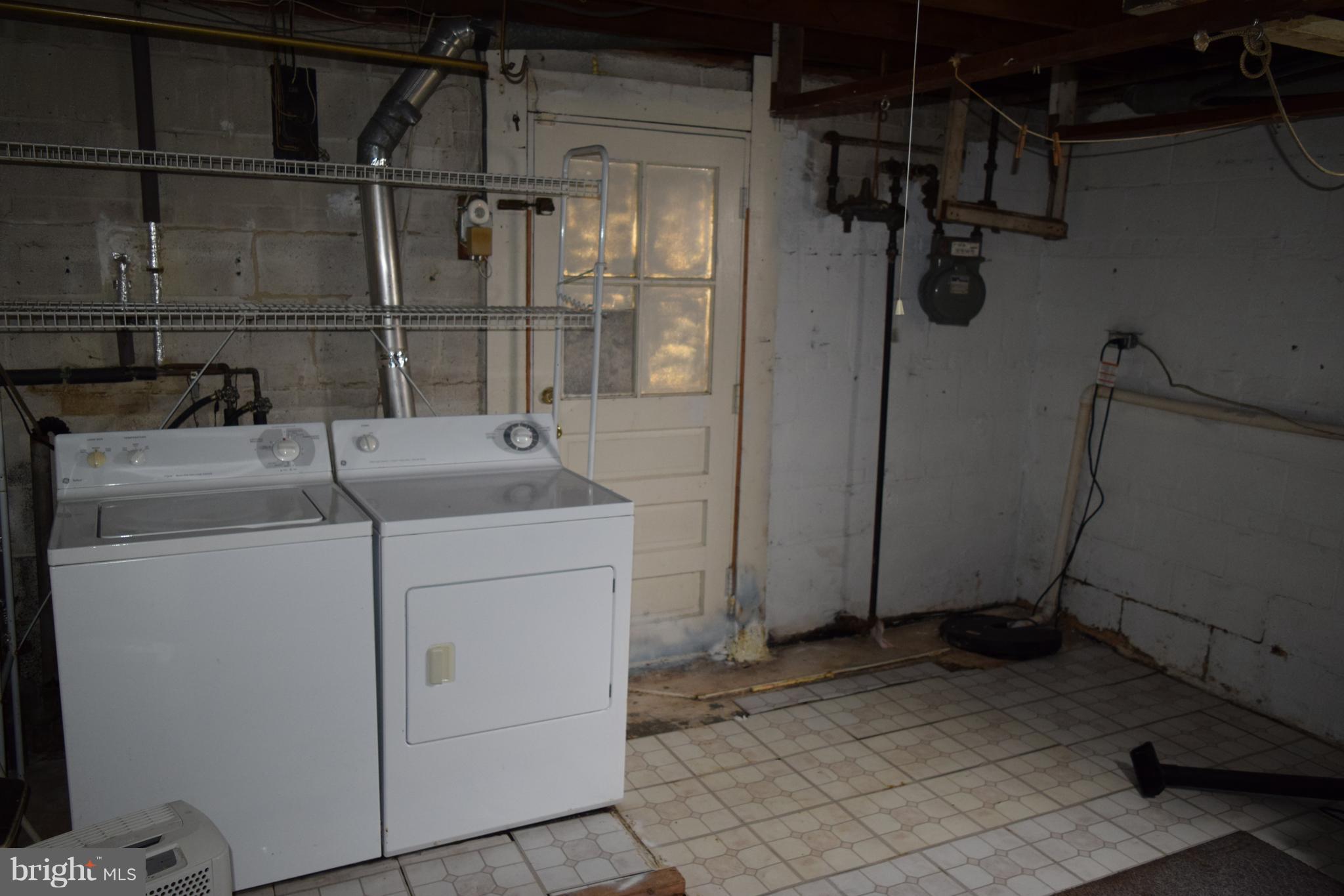 6817 Decatur Street Hyattsville, MD 20784 - Photo 20 of 30 Washer & Dryer Laundry
