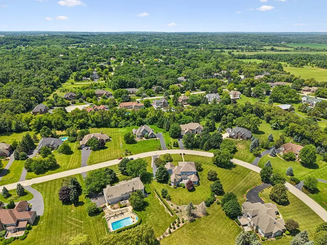 $1,199,000 | 6605 Oakwood Manor Drive, Crystal Lake, IL 60012