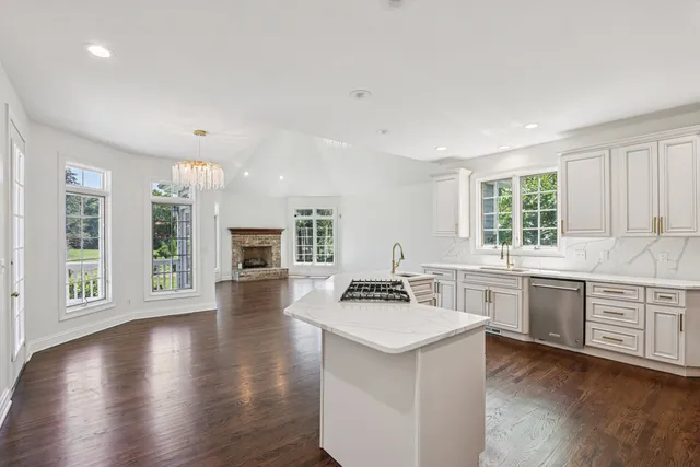 $1,199,000 | 6605 Oakwood Manor Drive, Crystal Lake, IL 60012