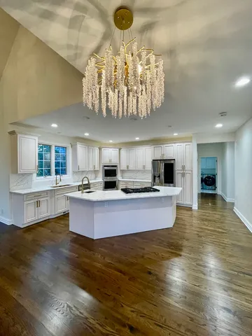 $1,199,000 | 6605 Oakwood Manor Drive, Crystal Lake, IL 60012