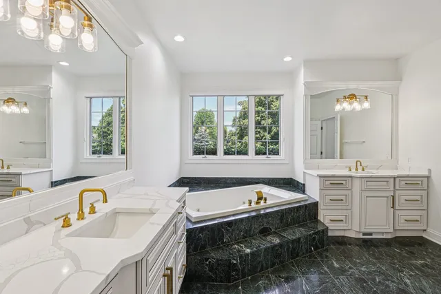 $1,199,000 | 6605 Oakwood Manor Drive, Crystal Lake, IL 60012