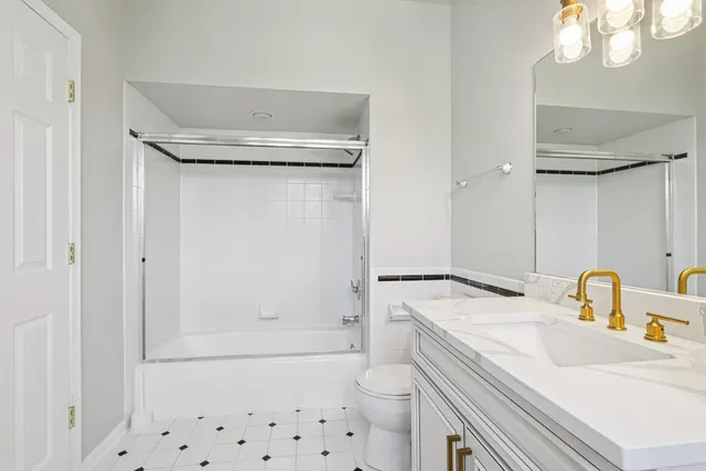 $1,199,000 | 6605 Oakwood Manor Drive, Crystal Lake, IL 60012