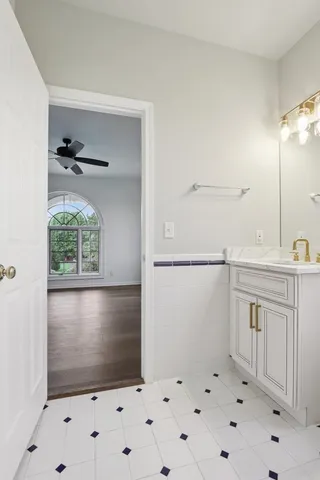 $1,199,000 | 6605 Oakwood Manor Drive, Crystal Lake, IL 60012