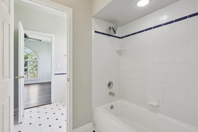 $1,199,000 | 6605 Oakwood Manor Drive, Crystal Lake, IL 60012