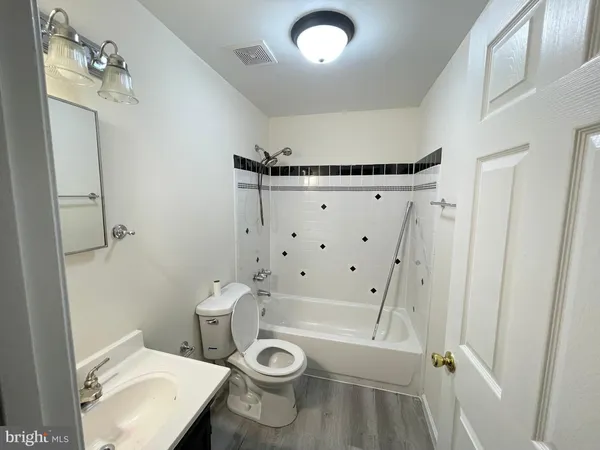 $3,800 | 15518 Toddsbury Lane, Manassas, VA 20112