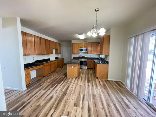 $3,800 | 15518 Toddsbury Lane, Manassas, VA 20112
