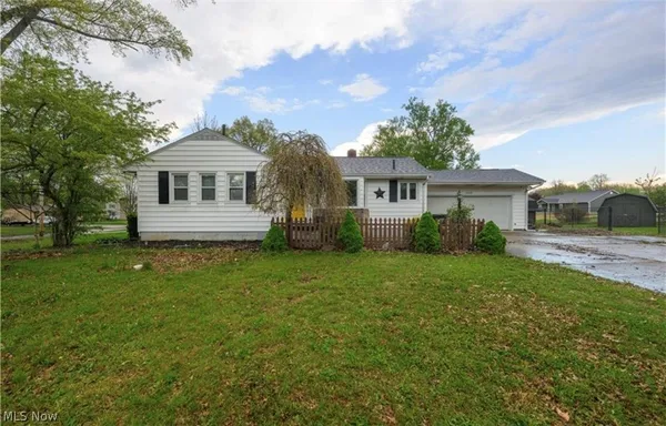 $209,900 | 2950 Stanton Avenue Northwest, Massillon, OH 44647