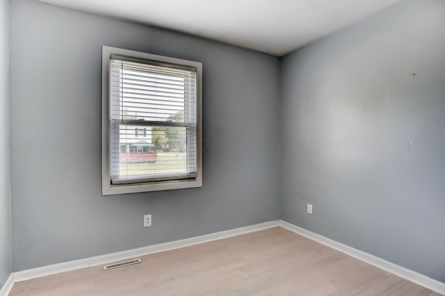 3323 Dunloe Road Columbus, OH 43232 - Photo 11 of 18 Gallery Image 11