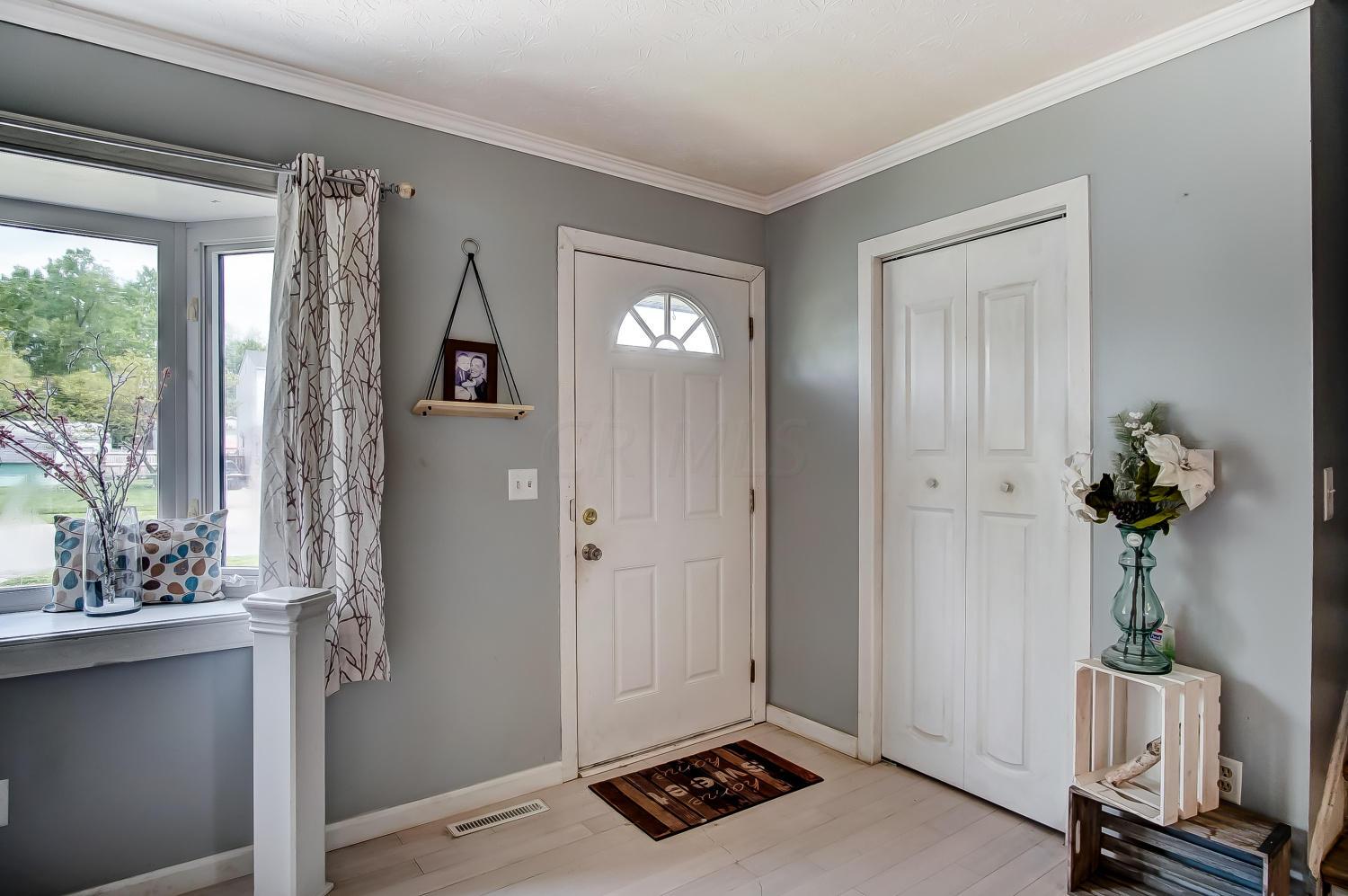 3323 Dunloe Road Columbus, OH 43232 - Photo 3 of 18 Gallery Image 3