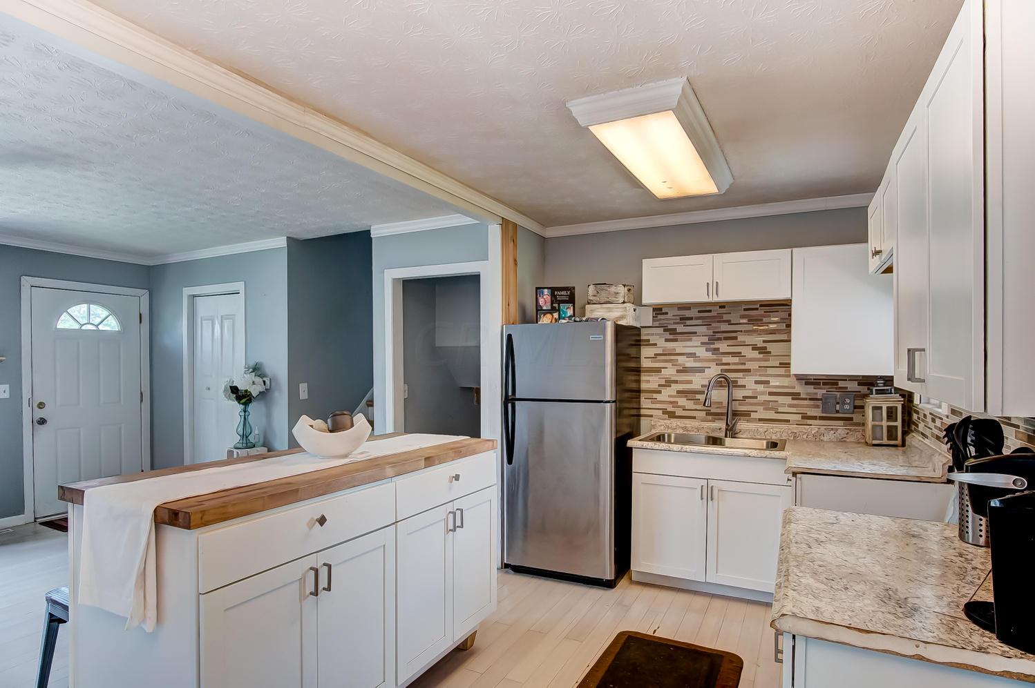 3323 Dunloe Road Columbus, OH 43232 - Photo 7 of 18 Gallery Image 7