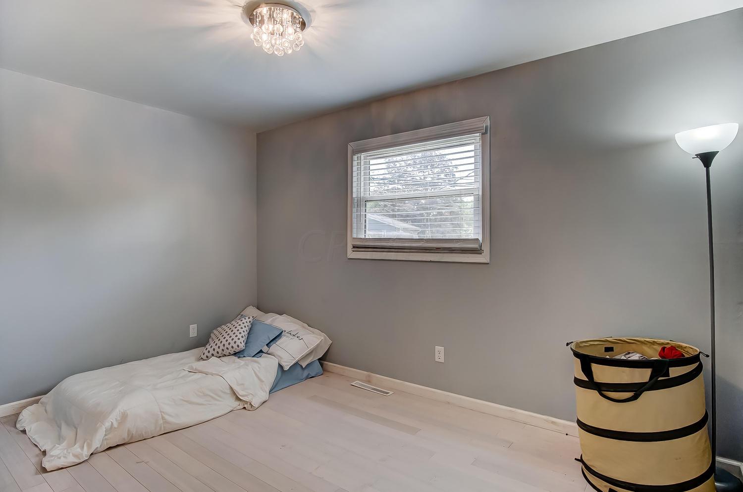 3323 Dunloe Road Columbus, OH 43232 - Photo 9 of 18 Gallery Image 9