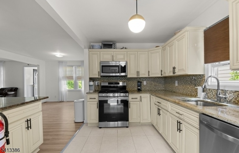 17 Alvin Terrace Springfield, NJ 07081 - Photo 5 of 20
