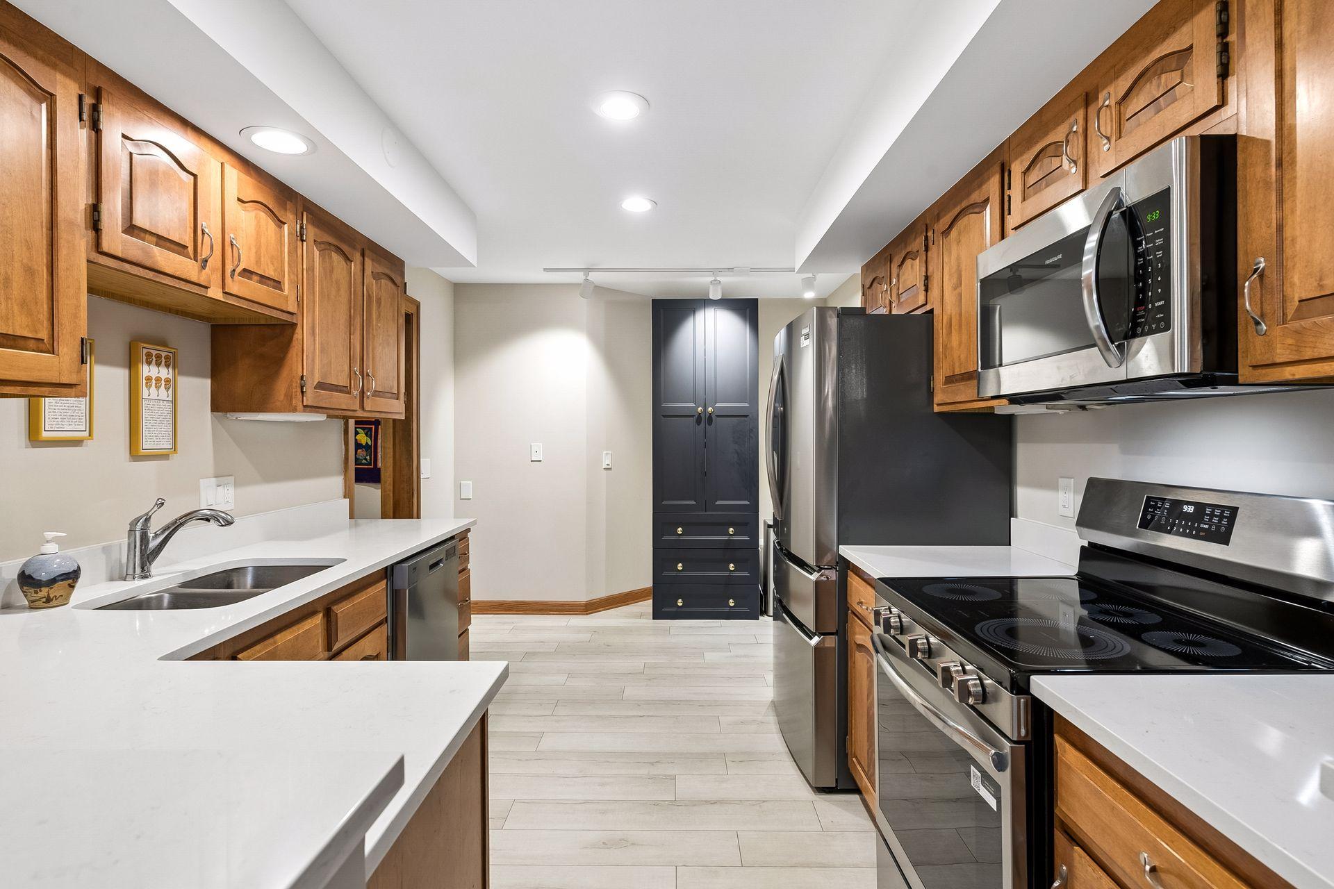 5501 Dewey Hill Road, Unit 140 Edina, MN 55439 - Photo 3 of 61