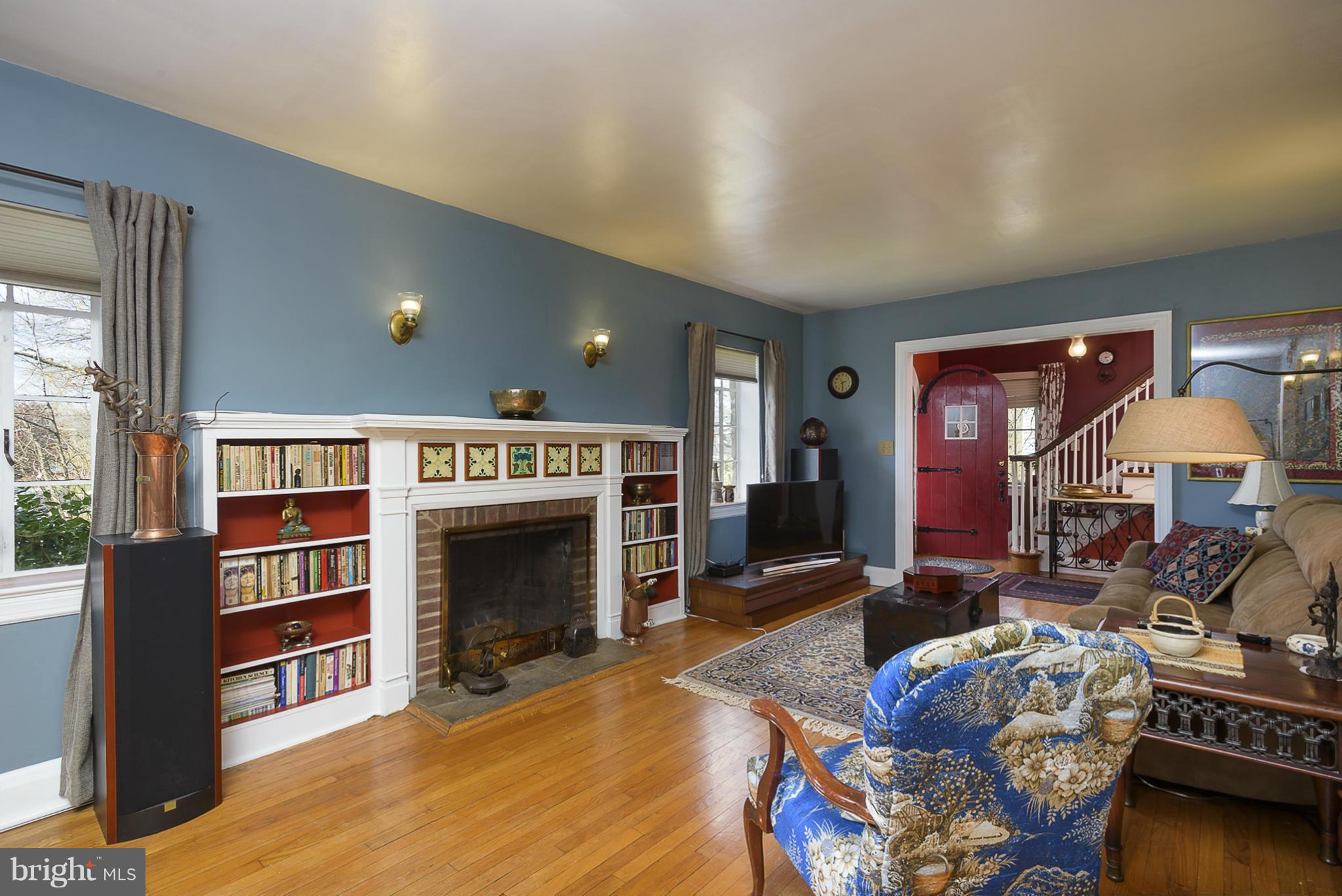 703 Nottingham Road Baltimore, MD 21229 - Photo 5 of 29 Living Room
