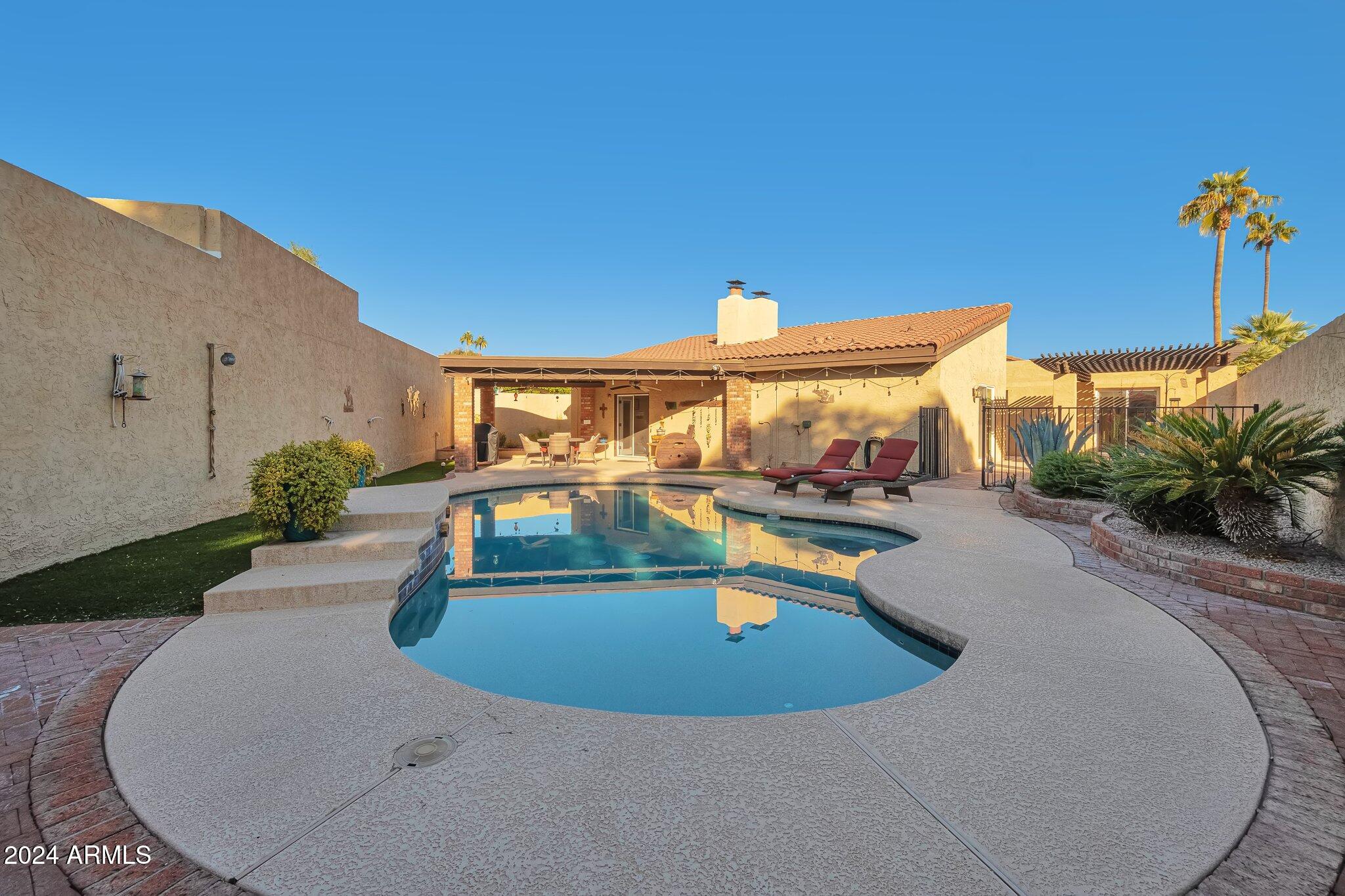 1112 North Cherry Mesa, AZ 85201 - Photo 20 of 25 Beautiful Swimming Pool