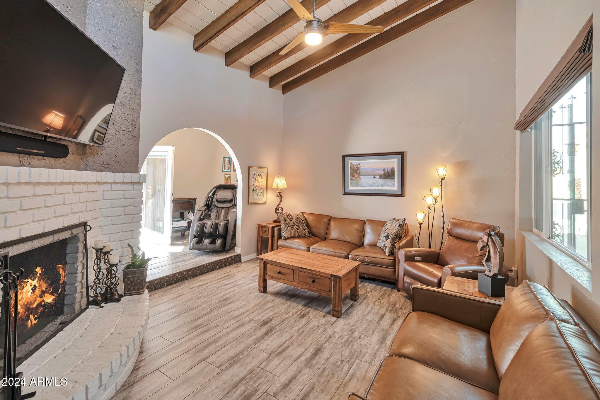 1112 North Cherry Mesa, AZ 85201 - Photo 4 of 25 Living Room