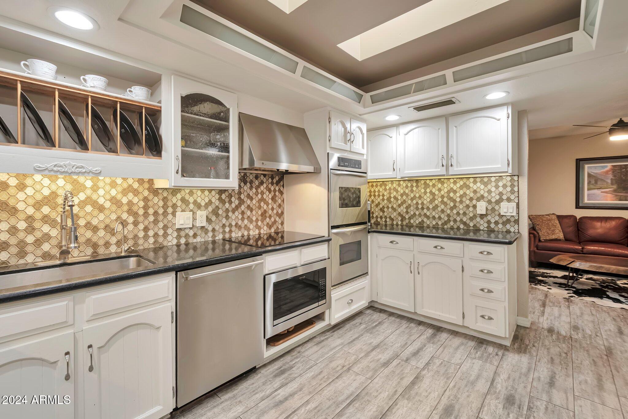 1112 North Cherry Mesa, AZ 85201 - Photo 10 of 25 Kitchen with Double Oven