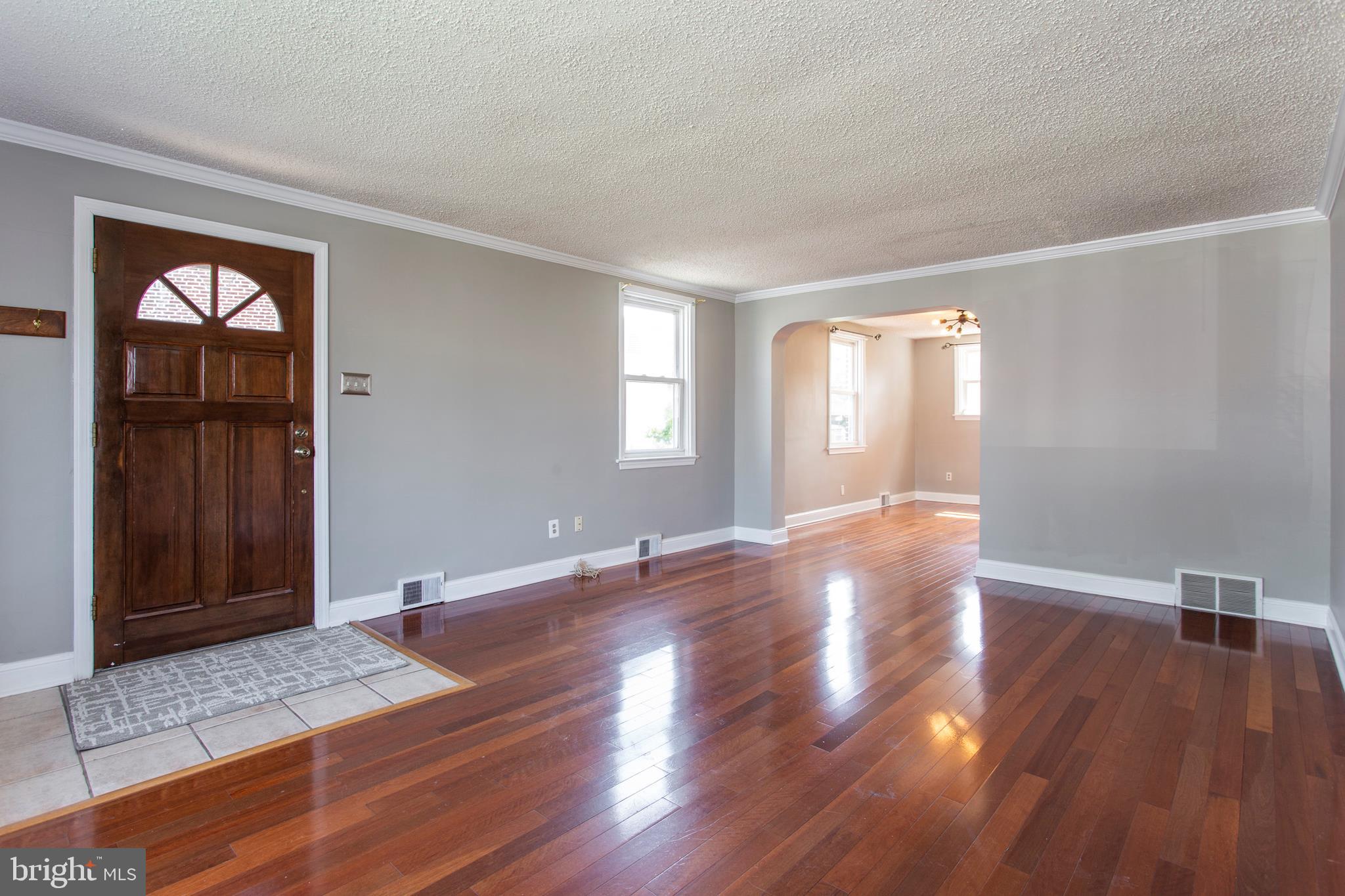 812 Colwell Road Swarthmore, PA 19081 - Photo 3 of 27 Living Room
