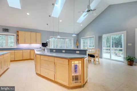 a en suite bathroom with a sink and a mirror