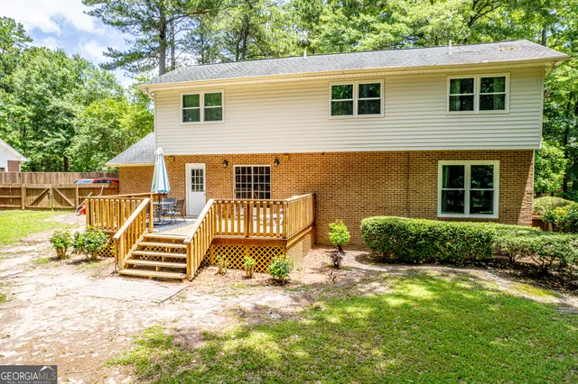 a view of a house with backyard and sitting area