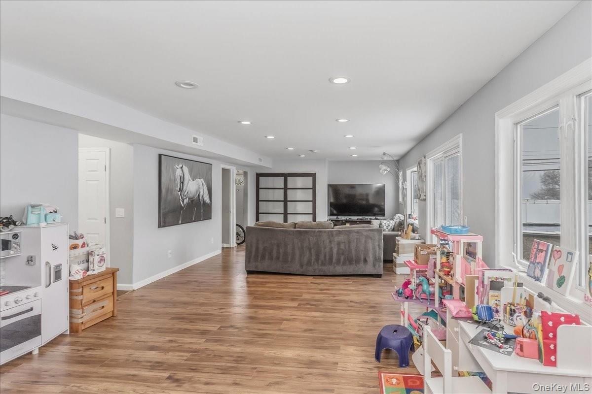 4460 Merrick Road Massapequa, NY 11758 - Photo 16 of 32