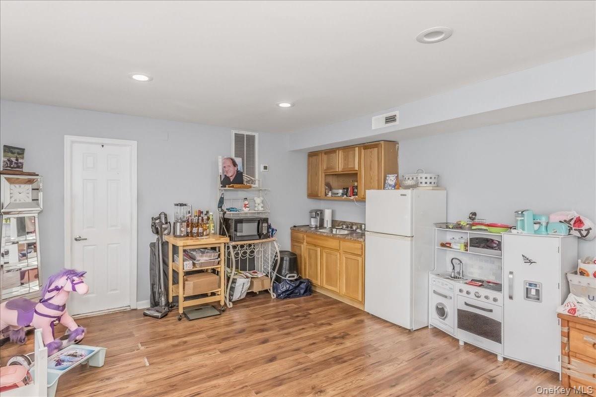 4460 Merrick Road Massapequa, NY 11758 - Photo 18 of 32