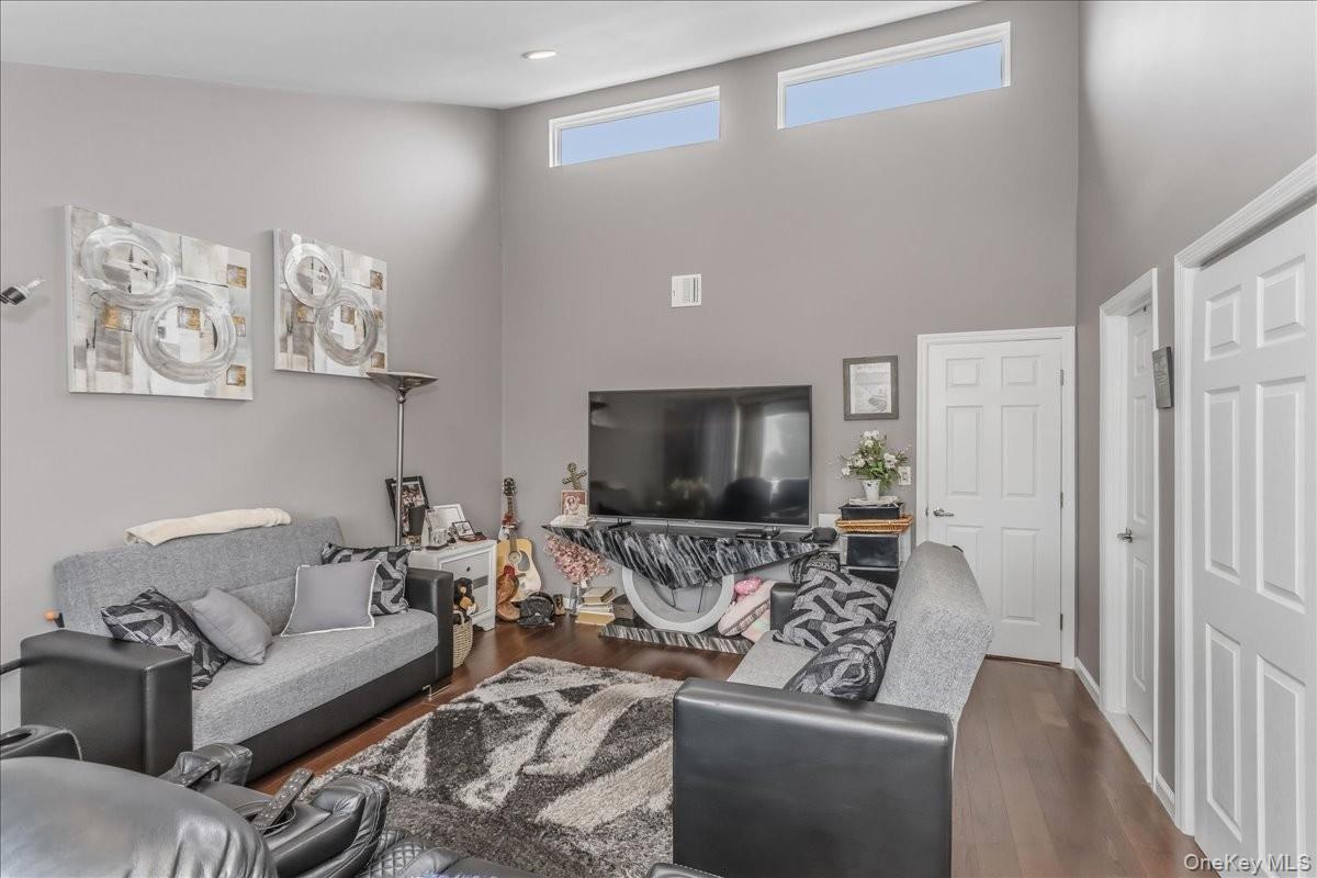 4460 Merrick Road Massapequa, NY 11758 - Photo 10 of 32