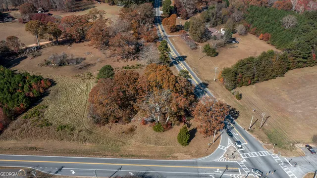 a view of a yard in a yard