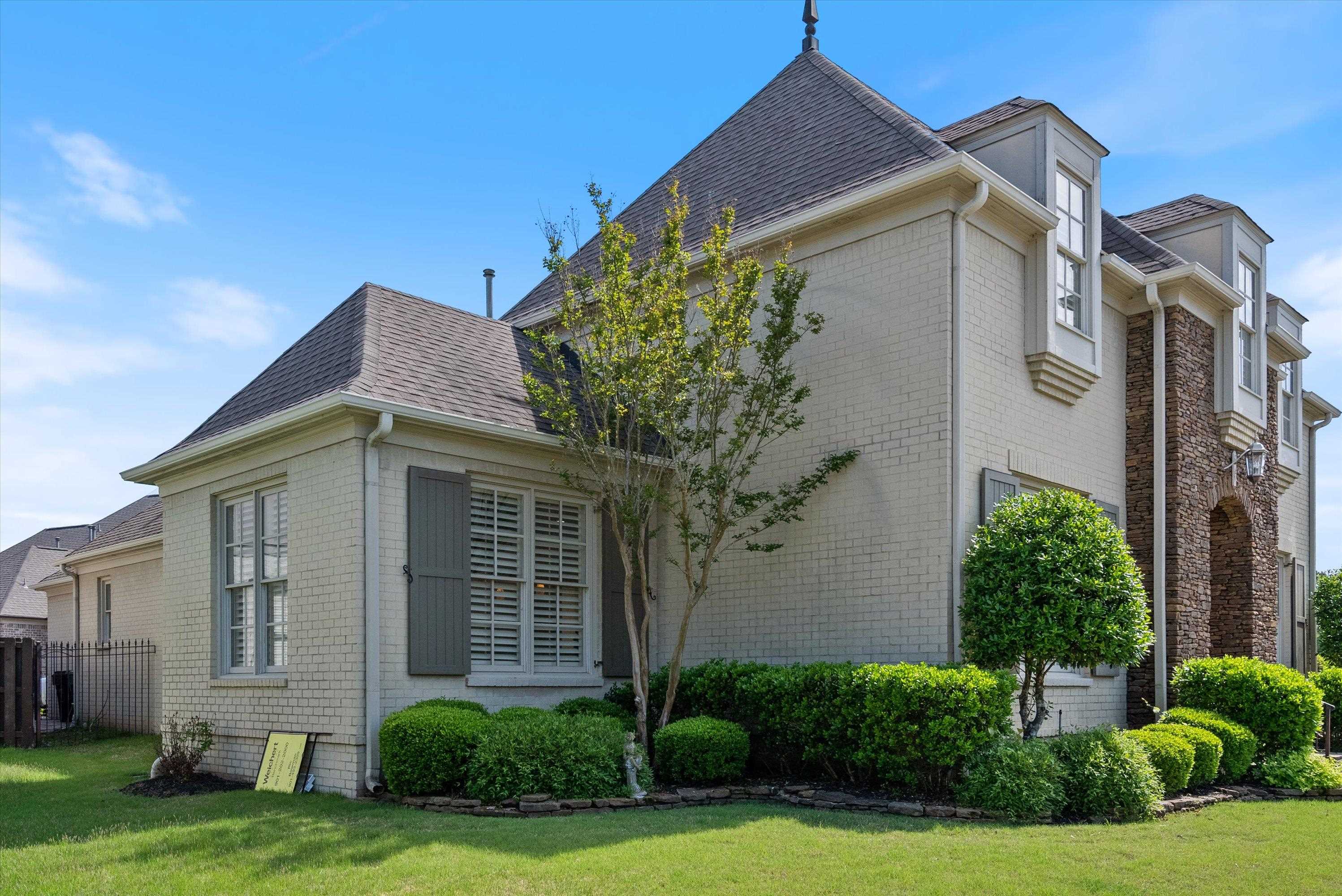 1897 Penshurst Drive Collierville, TN 38017 - Photo 3 of 40