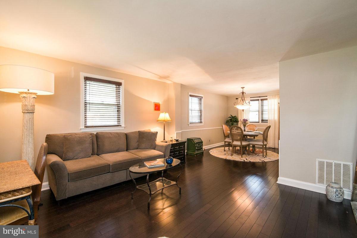 1561 Clairidge Road Baltimore, MD 21207 - Photo 6 of 28 Living Room
