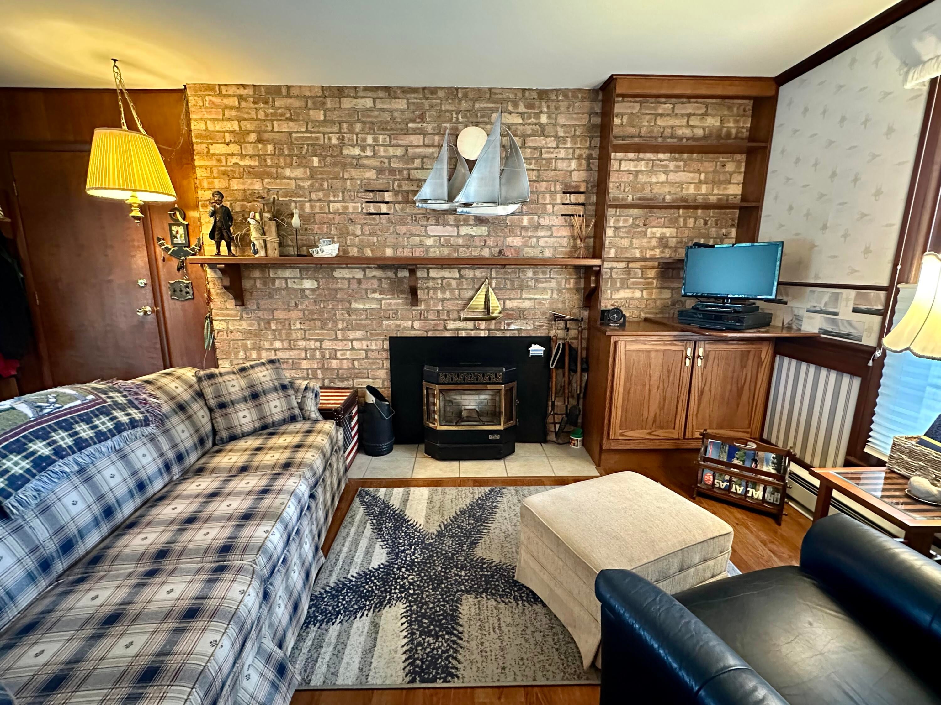 444 Riverside Drive Cheboygan, MI 49721 - Photo 5 of 43 Family Room