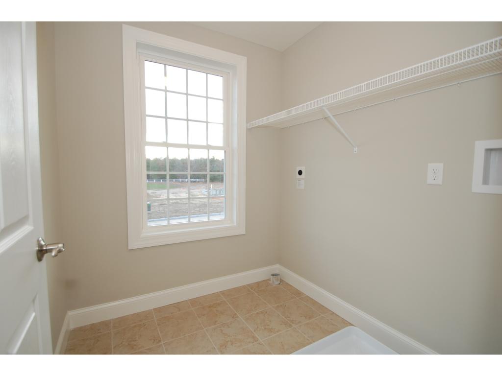 74 Windswept Road Manchester, NH 03109 - Photo 14 of 17