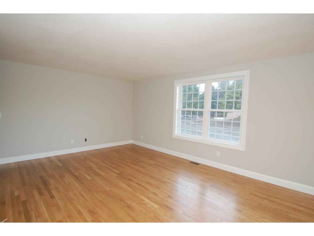 74 Windswept Road Manchester, NH 03109 - Photo 5 of 17