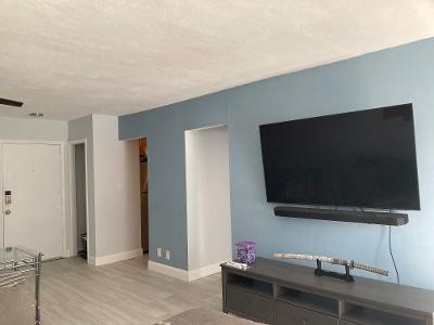 3000 Riomar Street, Unit 710 Fort Lauderdale, FL 33304 - Photo 4 of 12 FLAT SCREEN TV INCLUDED !!