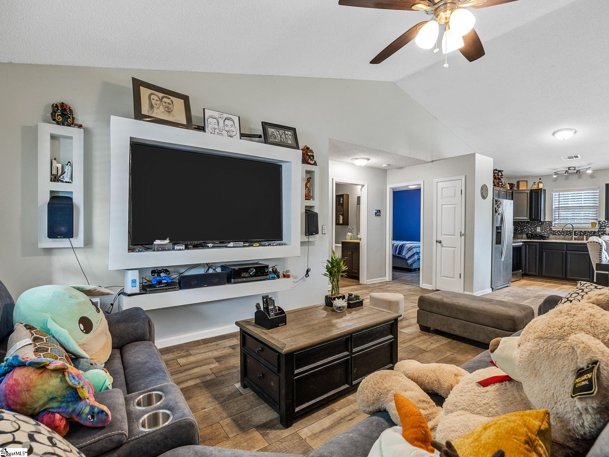 248 Spring Street Duncan, SC 29334 - Photo 4 of 24 Gallery Image 4