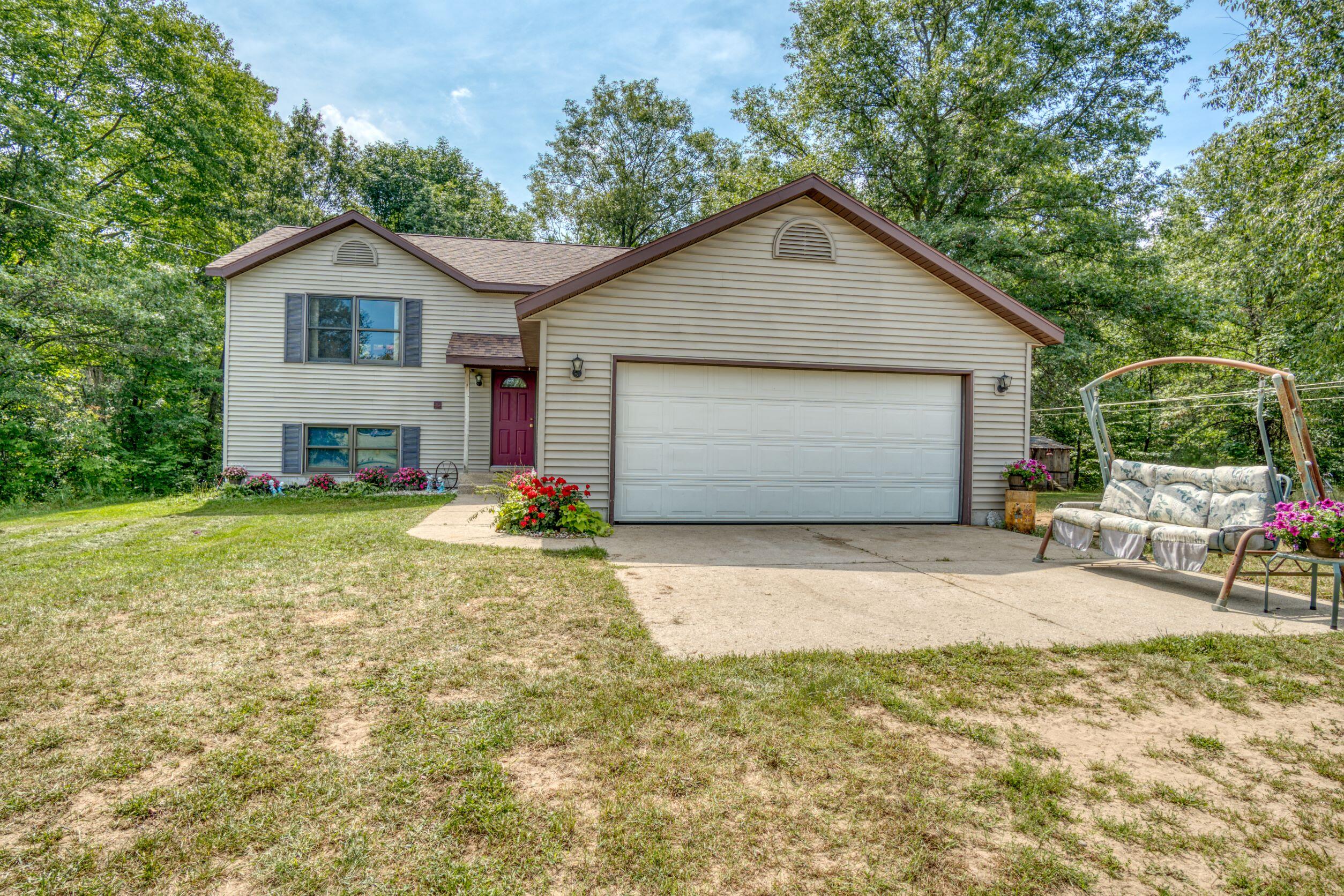 20115 Cutler Road Morley, MI 49336 - Photo 1 of 34 DSC05765_32_1