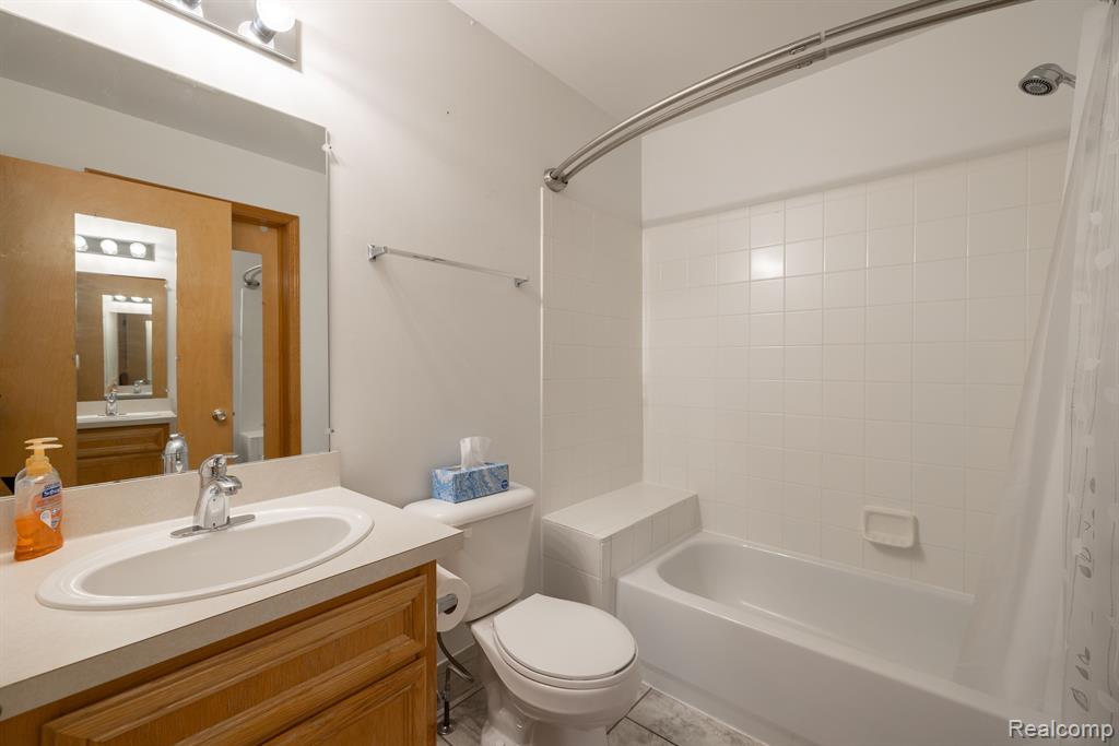 2252 Frazho Road Warren, MI 48091 - Photo 13 of 19
