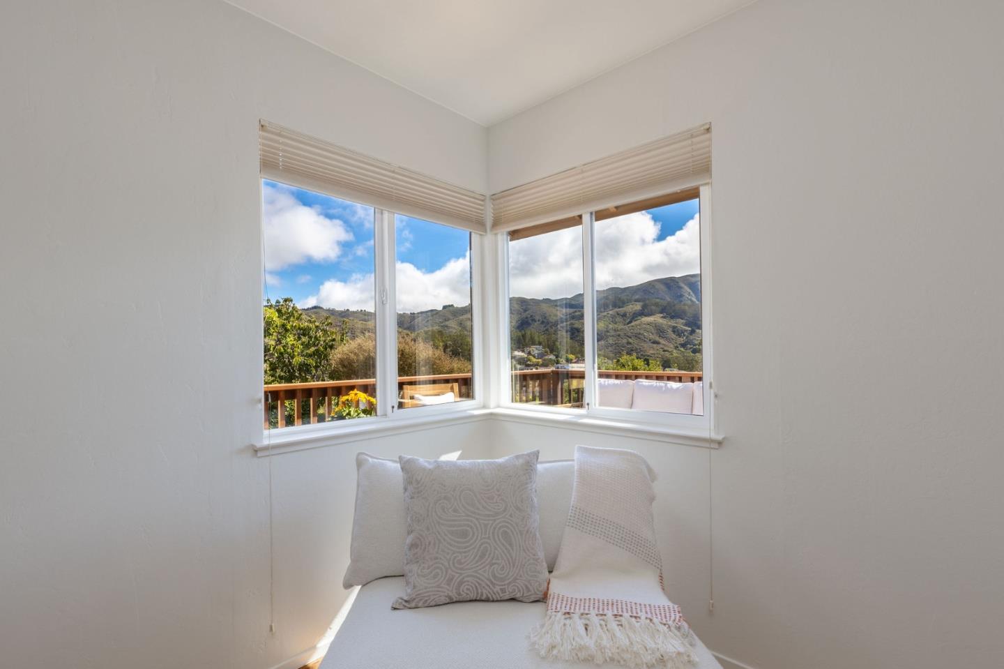 1079 Park Pacifica Avenue Pacifica, CA 94044 - Photo 18 of 43 a view of an empty room with a window