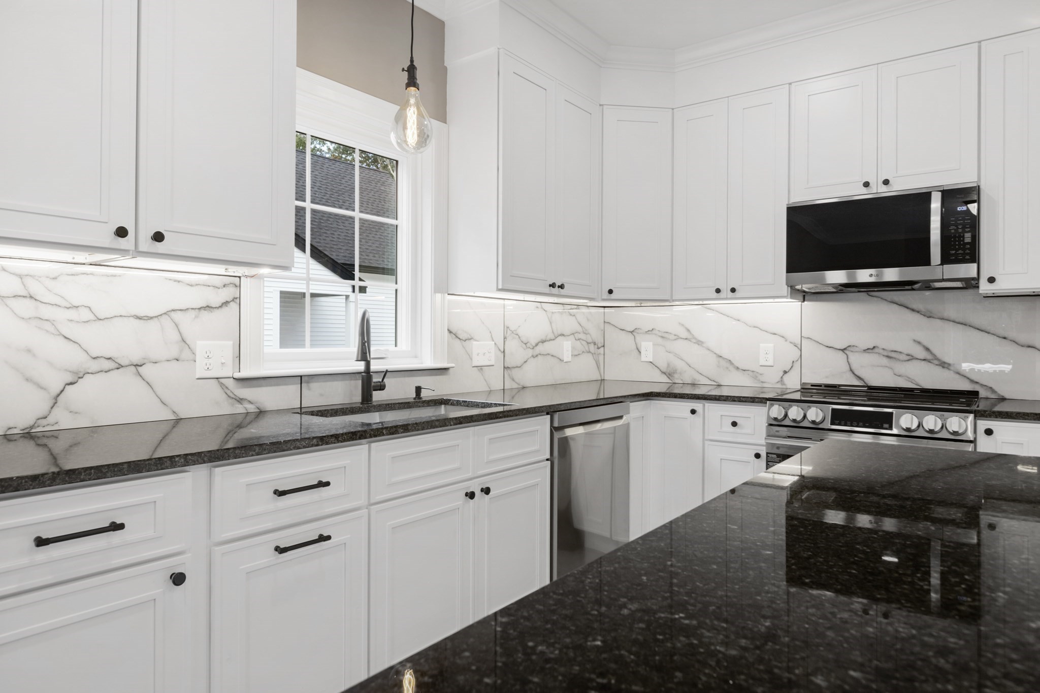 24 Cooper Road Webster, MA 01570 - Photo 5 of 39 Gallery Image 5