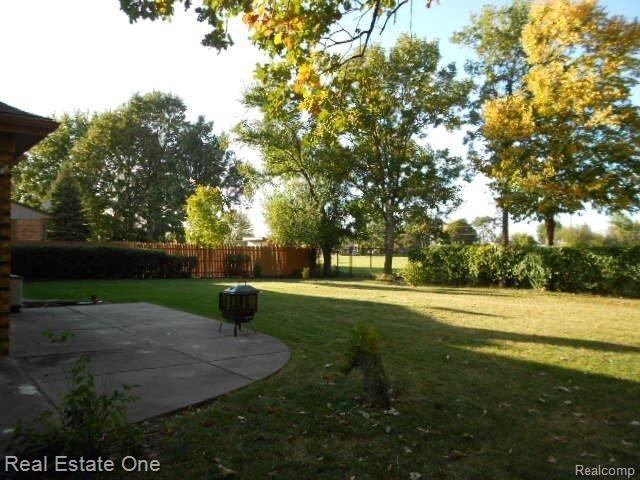 3417 Elmcrest Road Sterling Heights, MI 48310 - Photo 3 of 17 yard2.JPG