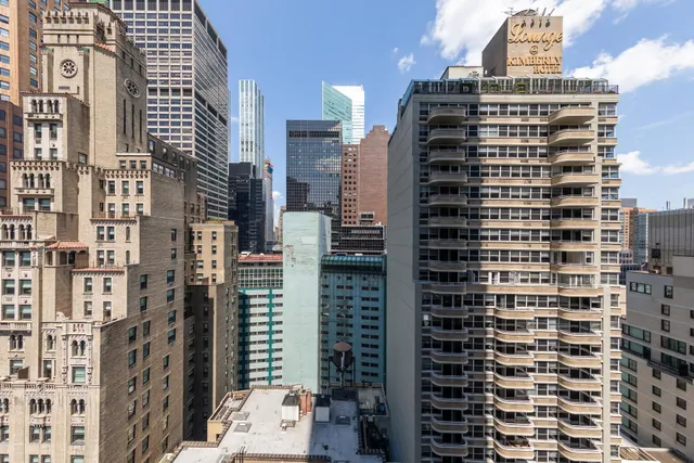 $2,750,000 | 138 East 50th Street, Unit 17D | Midtown East