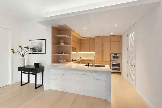 $2,750,000 | 138 East 50th Street, Unit 17D | Midtown East