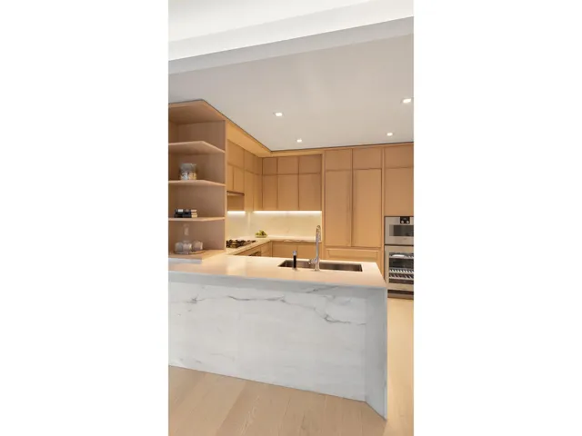 $2,750,000 | 138 East 50th Street, Unit 17D | Midtown East