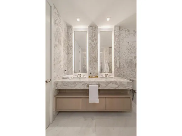$2,750,000 | 138 East 50th Street, Unit 17D | Midtown East